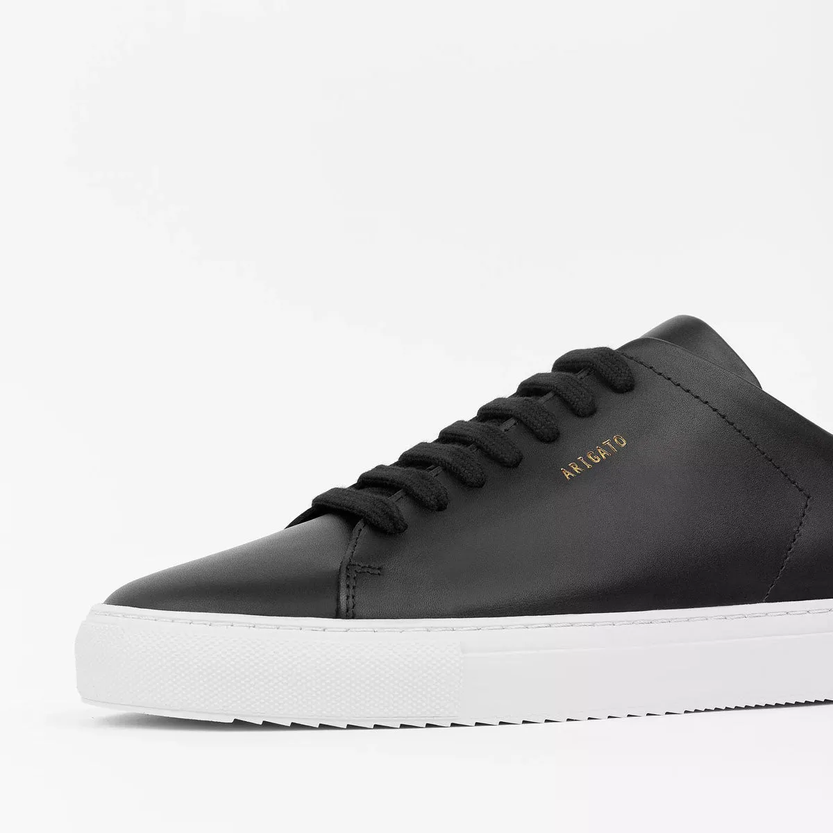 Axel Arigato - Clean 90 Trainers in Black/White
