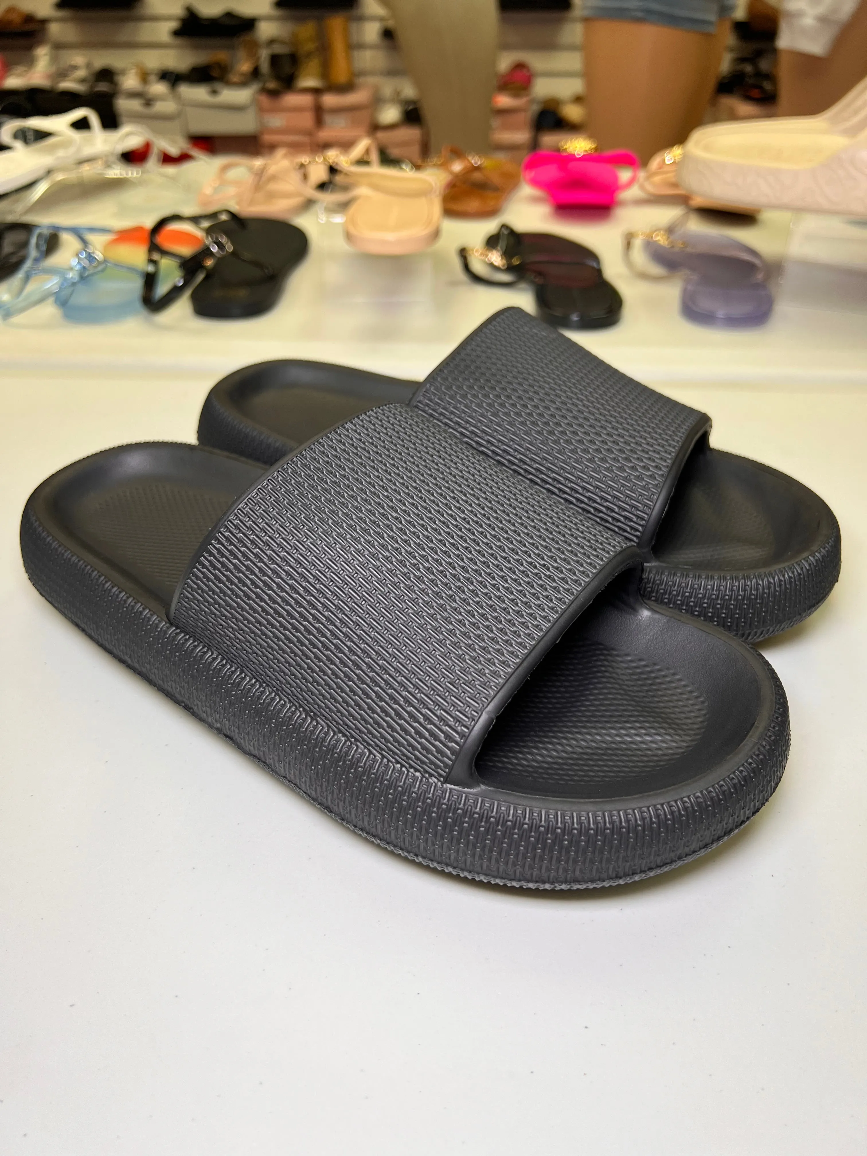 Infinite Styles Men’s Feather Cloud Slide