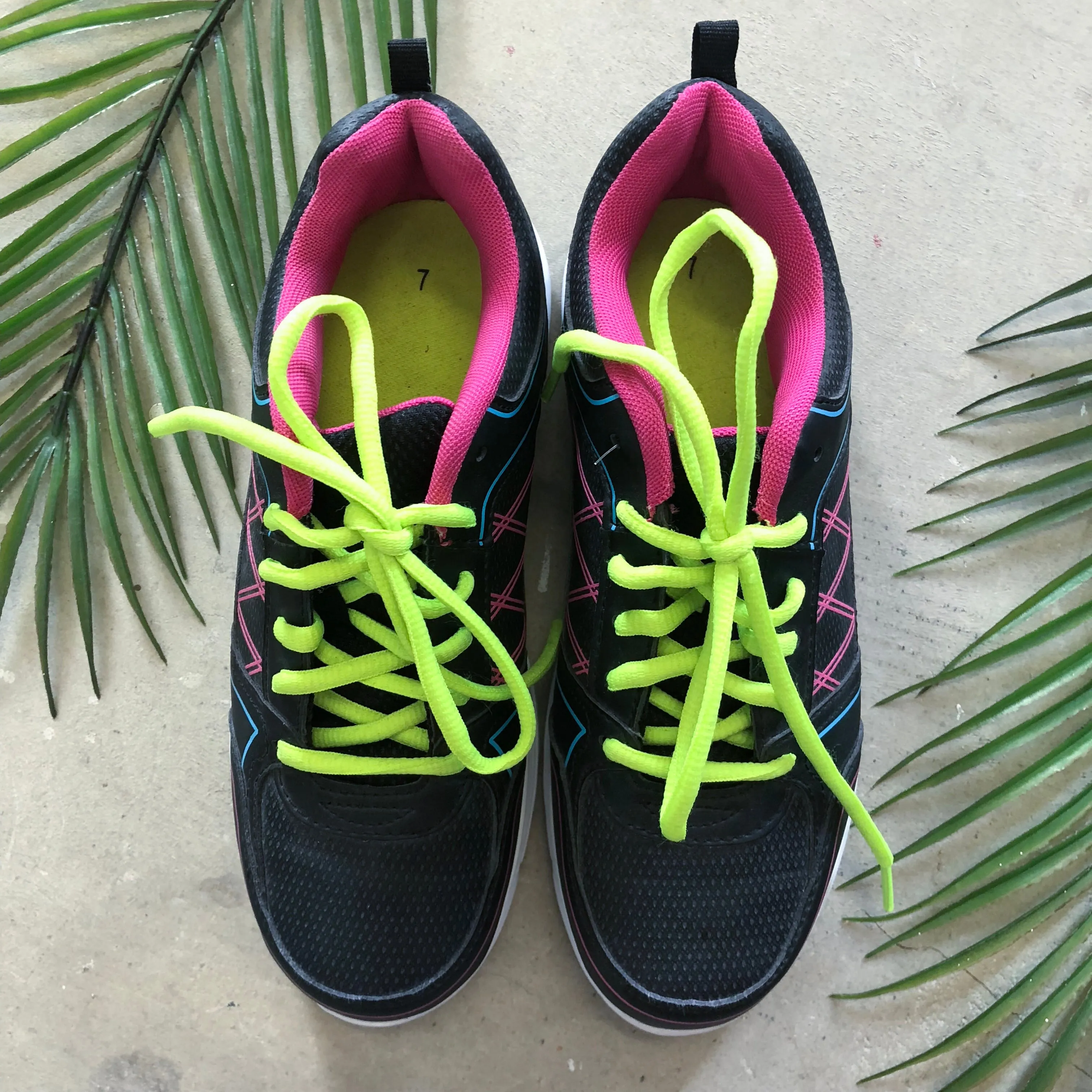 Neon sneakers - Size 7