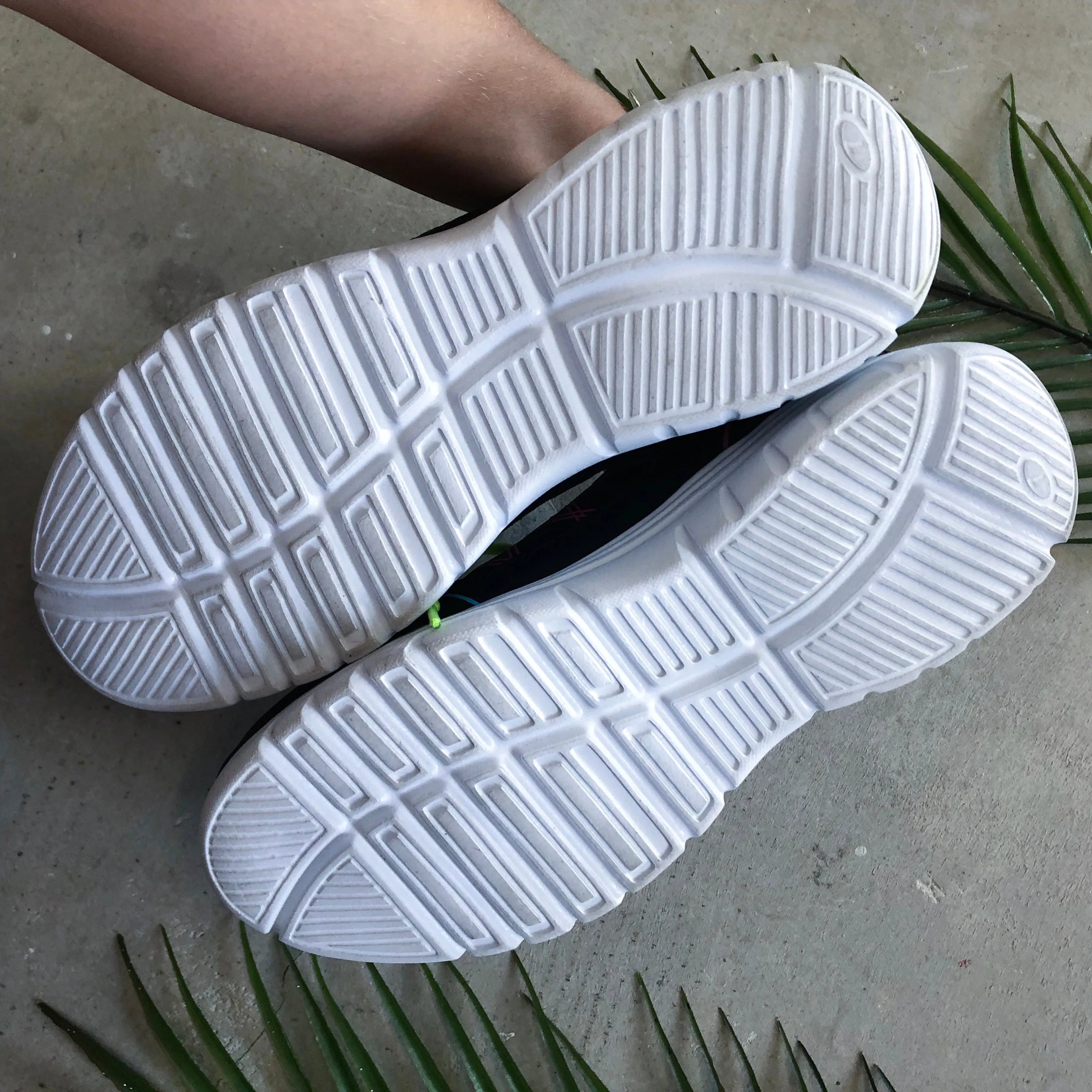 Neon sneakers - Size 7