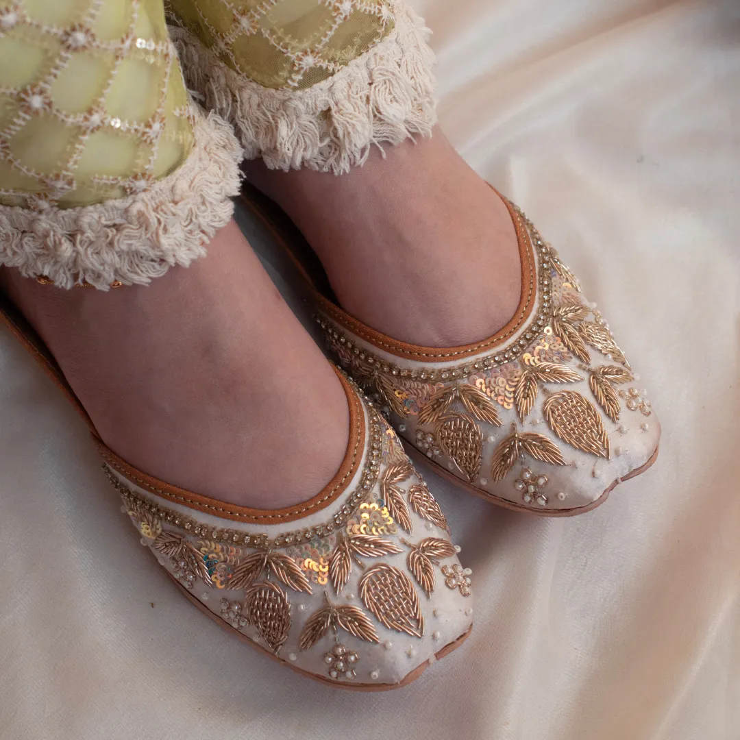 Parizah White Handcrafted Pastel Sequin & Threadwork Jutti