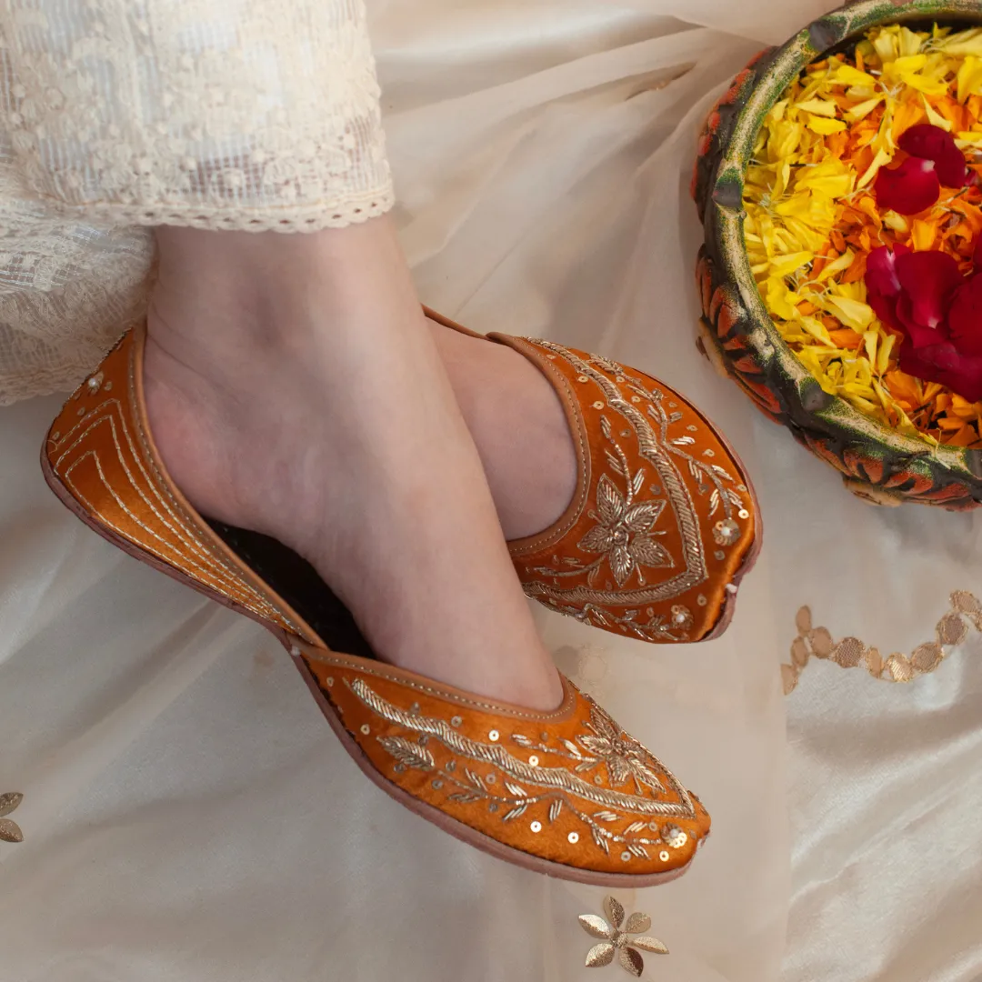 Saanjh Rust Handcrafted Sequin & Threadwork Jutti