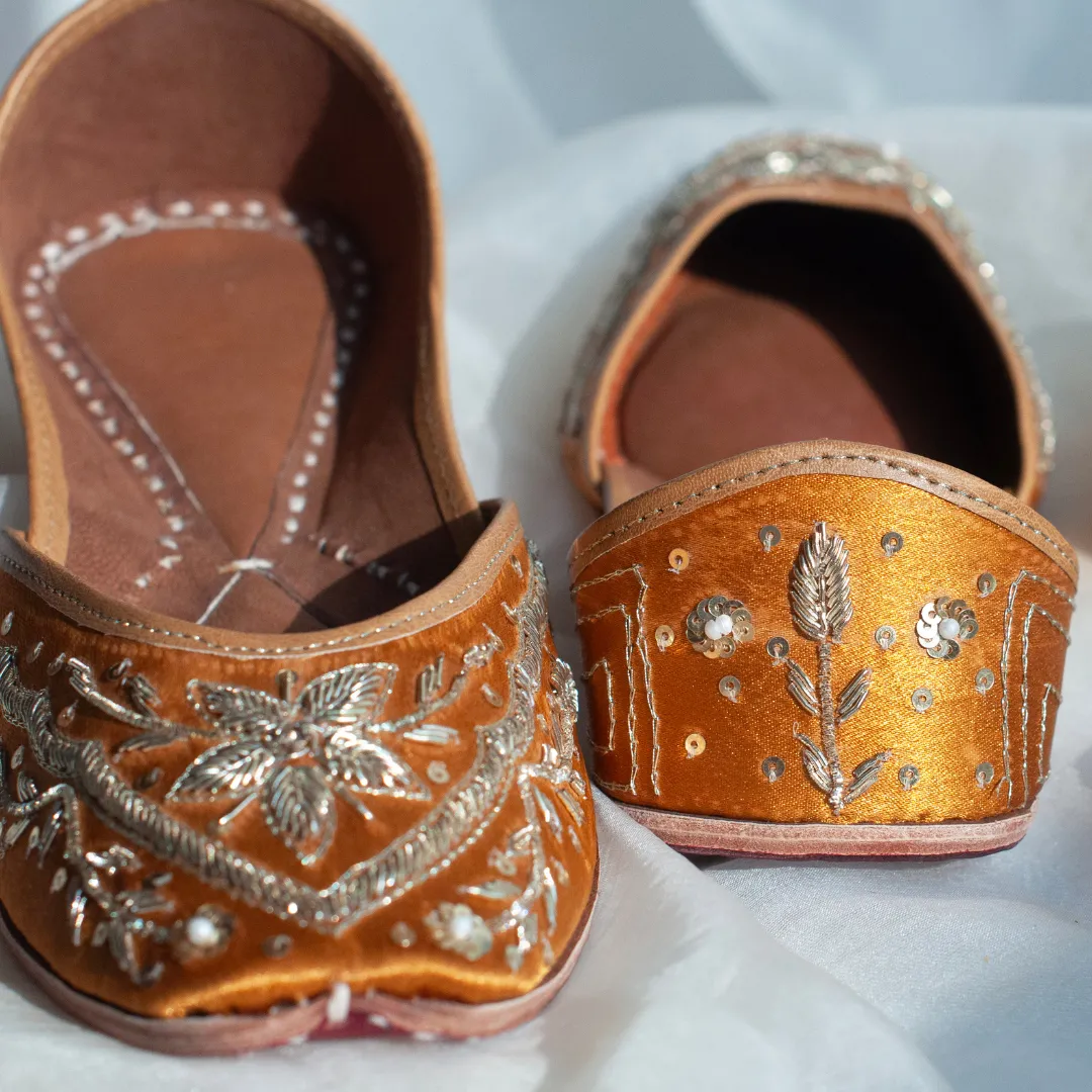 Saanjh Rust Handcrafted Sequin & Threadwork Jutti