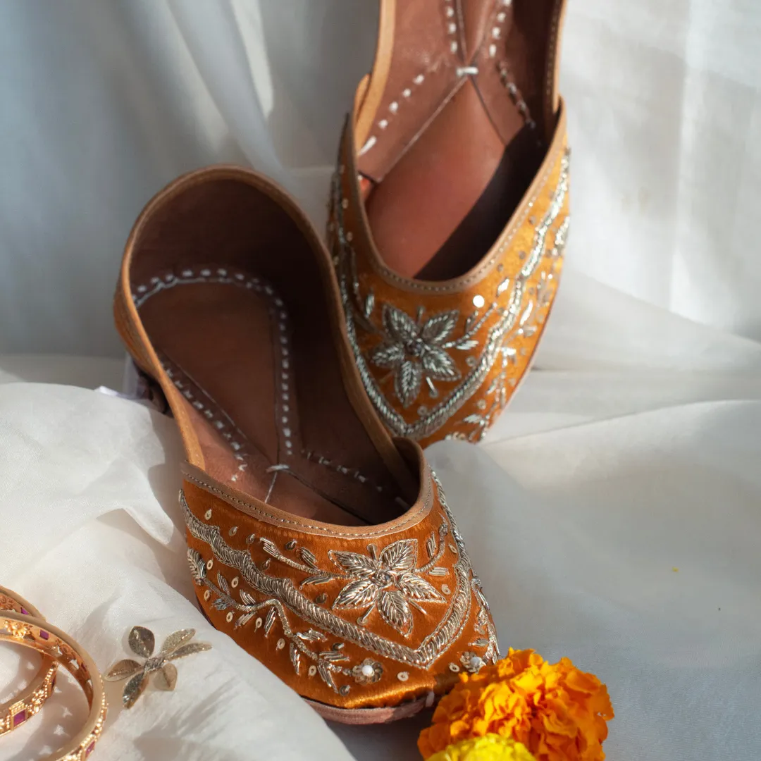 Saanjh Rust Handcrafted Sequin & Threadwork Jutti