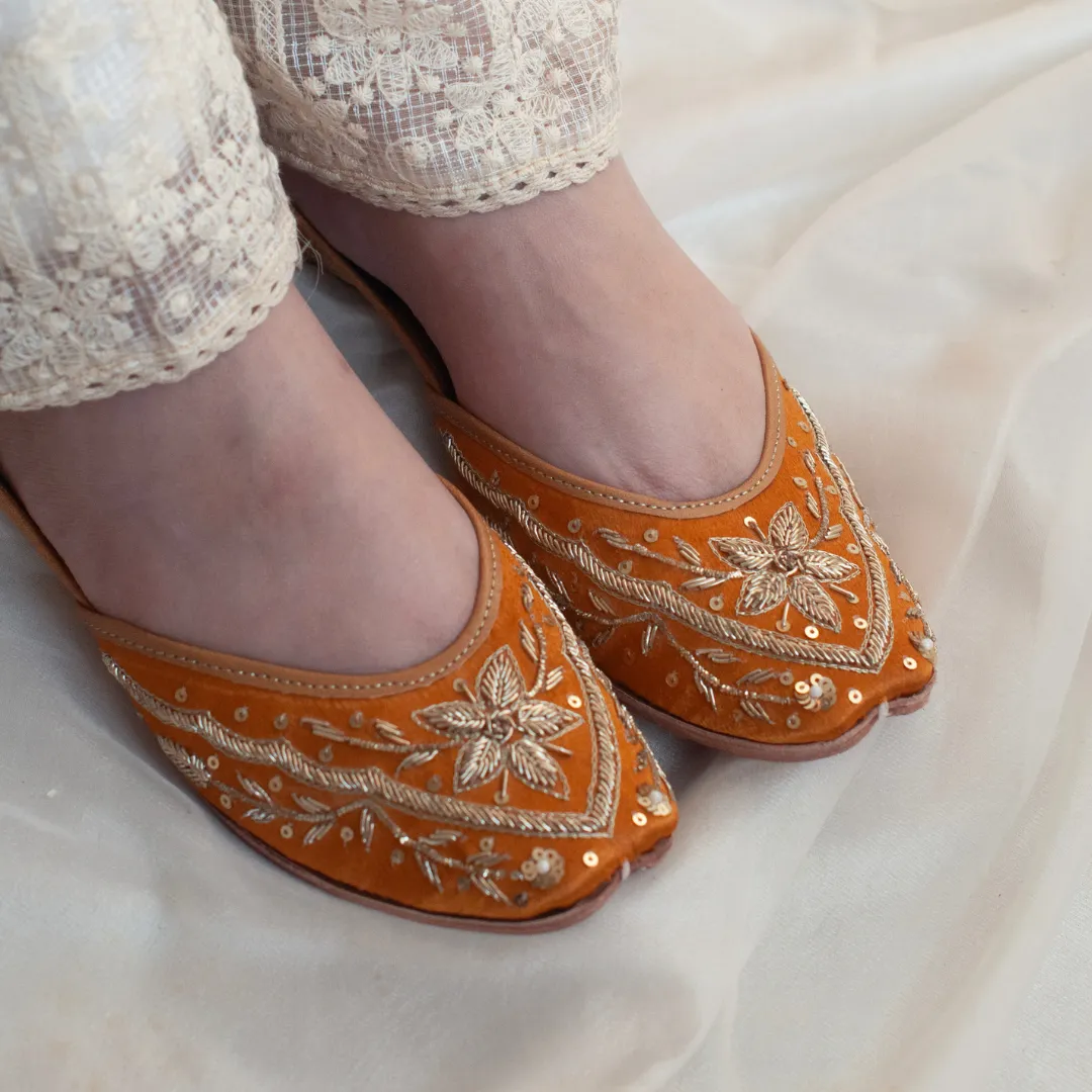 Saanjh Rust Handcrafted Sequin & Threadwork Jutti