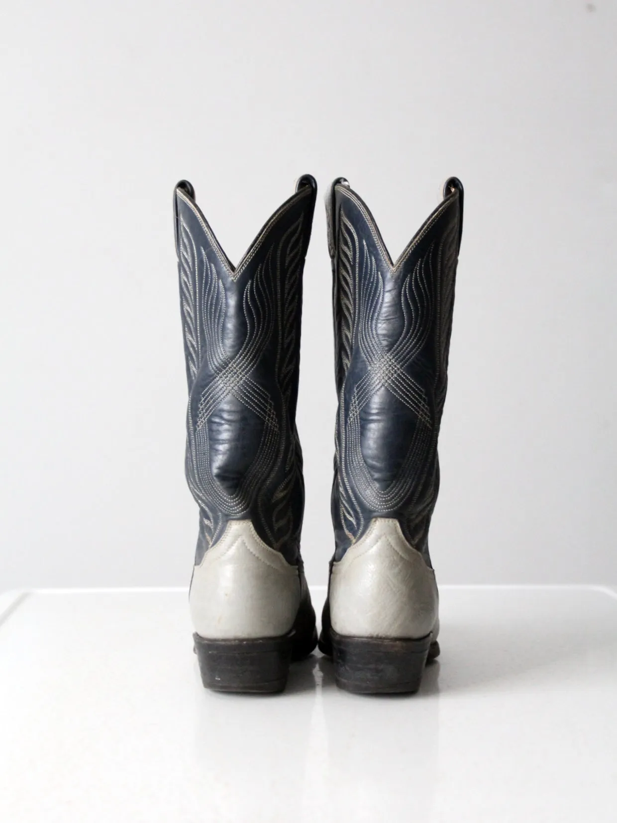 vintage Tony Lama cowboy boots, size 6