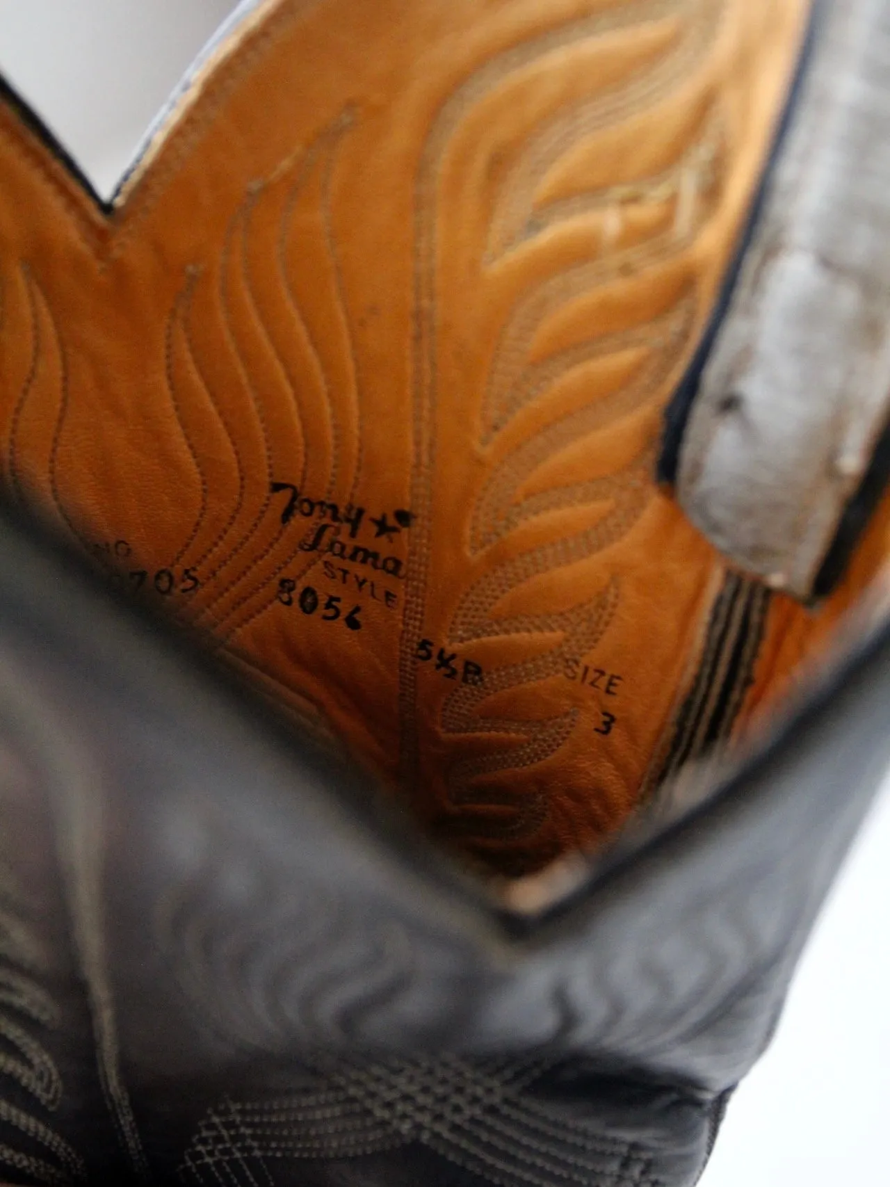 vintage Tony Lama cowboy boots, size 6