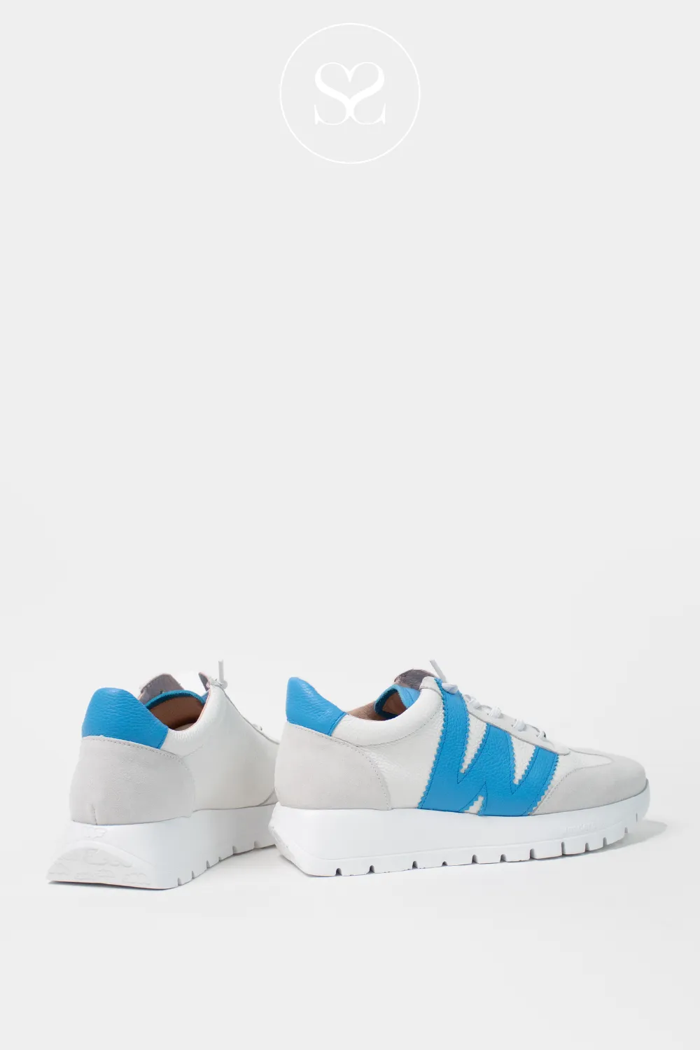 WONDERS A-2476 WHITE/BRIGHT BLUE LEATHER PULL ON WEDGE TRAINERS